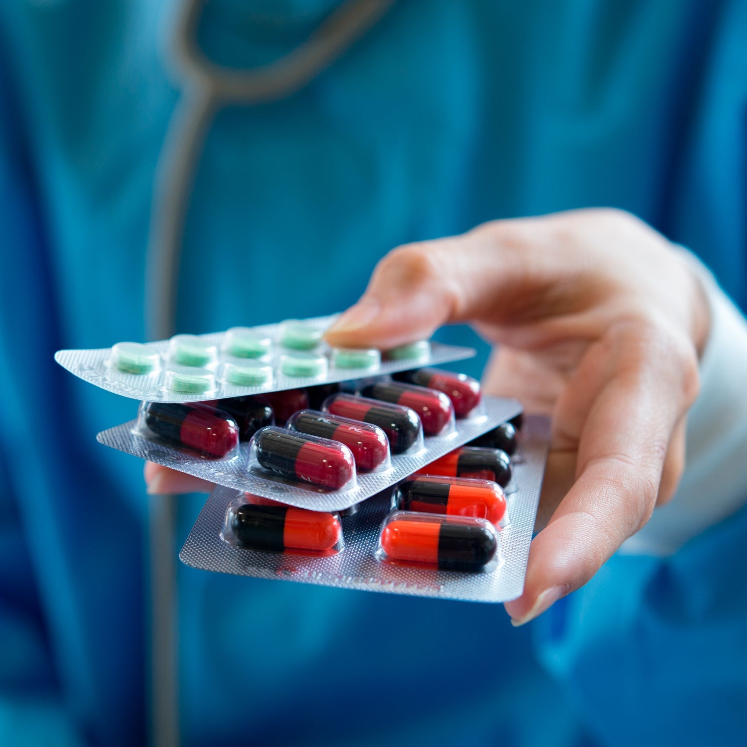 ¿Cómo afectan los antibióticos a nuestra microbiota intestinal?